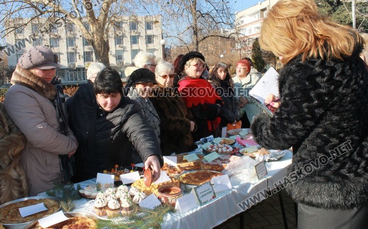 235 ястия представиха на Коледна трапеза в Димитровград, отличиха най-добрите