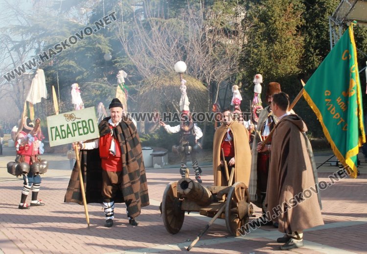 Фестивал: Кукери от село Габарево гониха злите си в Димитровград