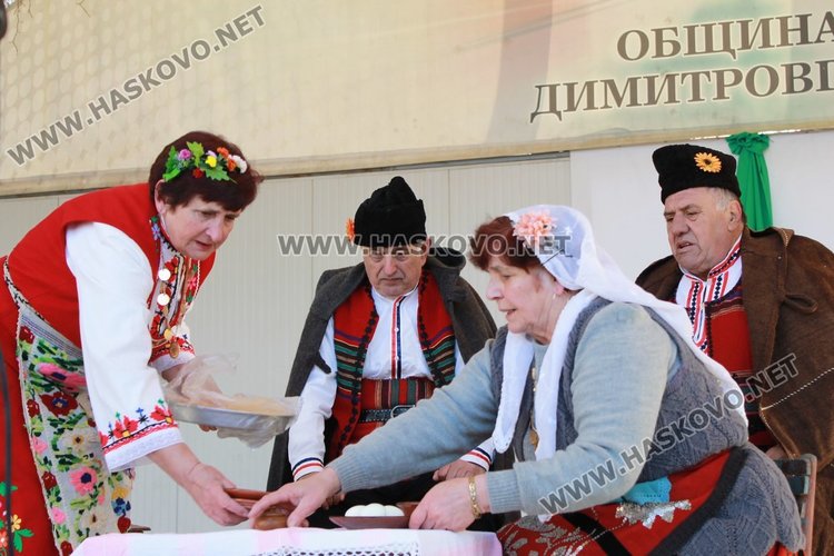 Фестивал: Кукери от село Габарево гониха злите си в Димитровград