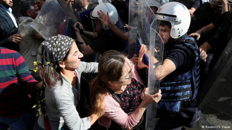 DW: Турците - в плен на страха