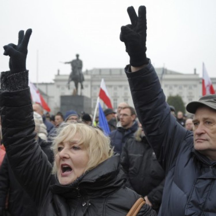 Полската опозиция блокира парламента