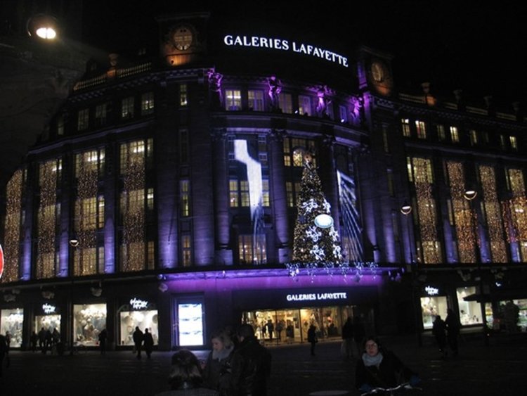 Войници охраняват коледните базари в Страсбург  