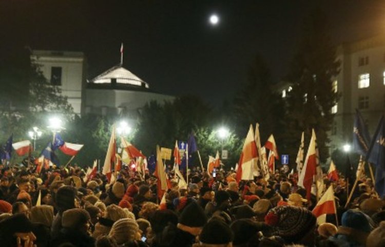 Полската опозиция блокира парламента