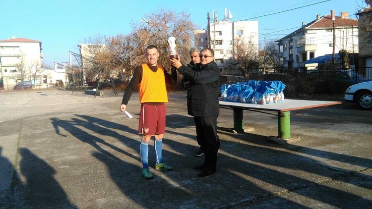 Любеновци вдигнаха купата на Коледния турнир