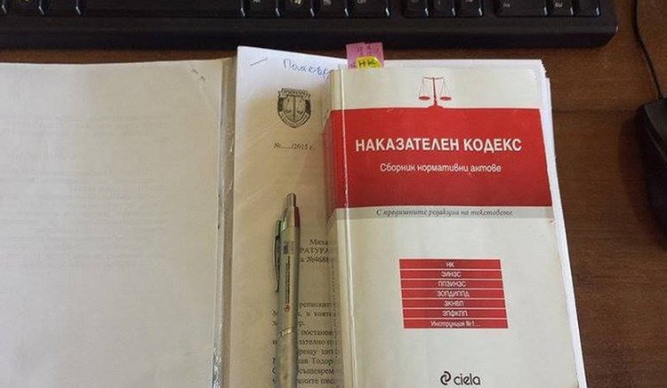 Районната прокуратура поиска "задържане под стража" на 54-годишен мъж за укриване на оръжия