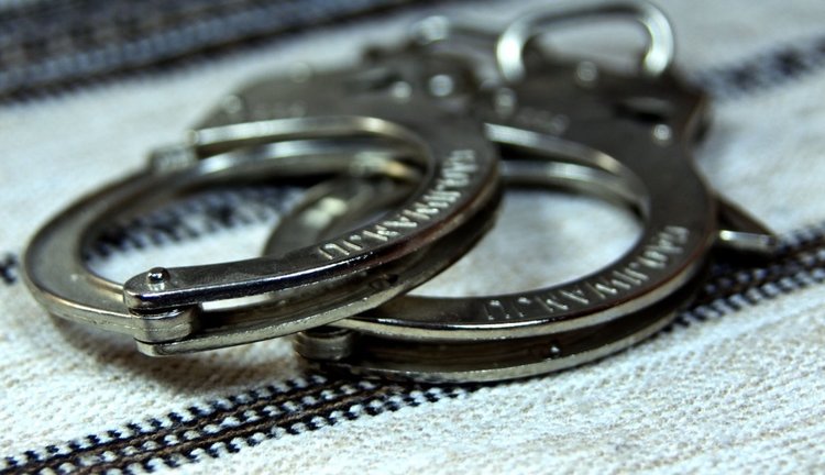 Спипаха младеж, кътал хероин и марихуана