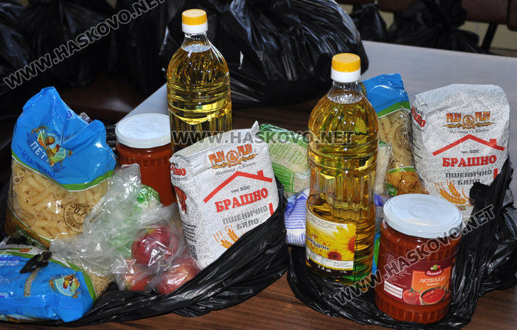 Клубът на инвалидите в Хасково раздава 400 коледни пакети