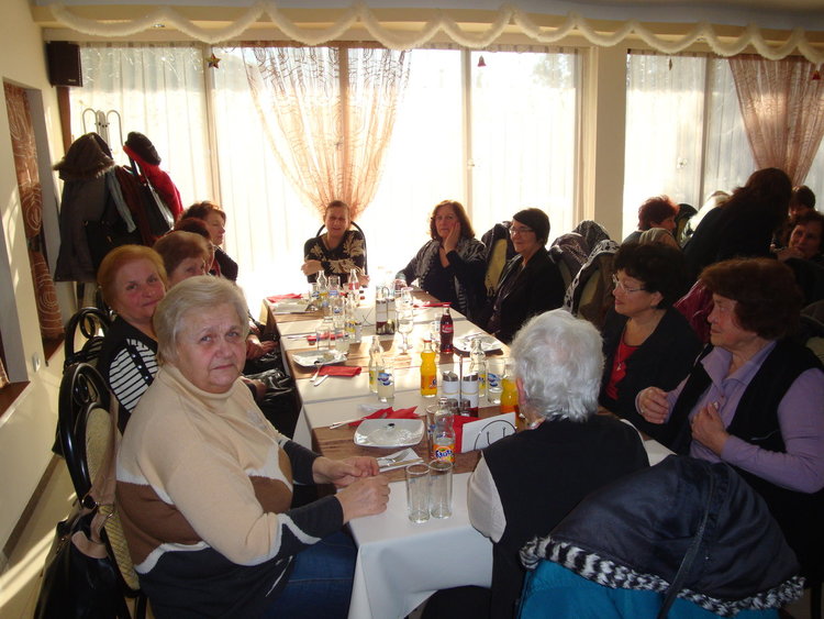 Пенсионери изпратиха старата и посрещнаха Новата година