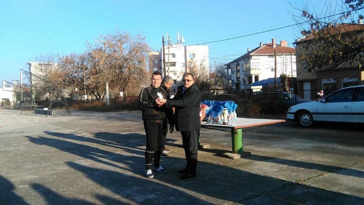 Любеновци вдигнаха купата на Коледния турнир