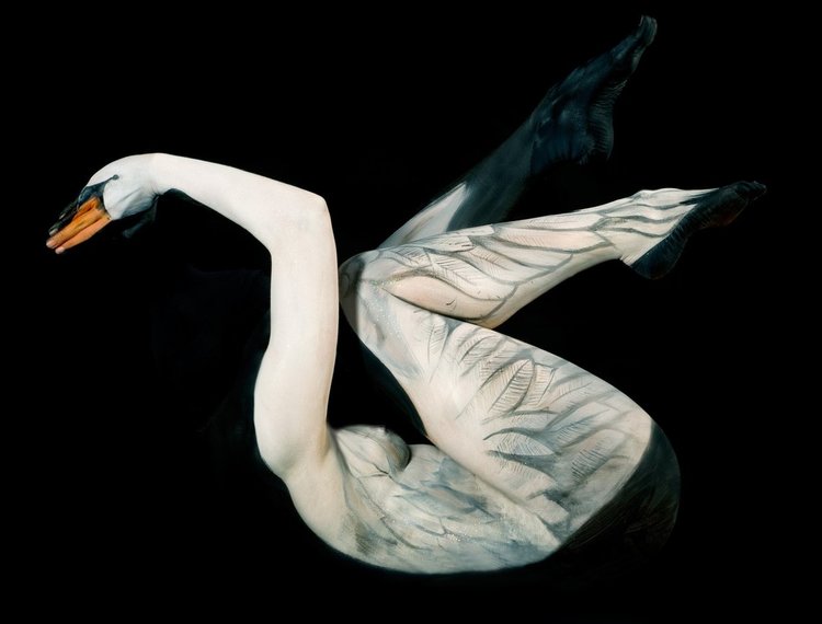 Боди арт превръща хора в живи картини (видео)