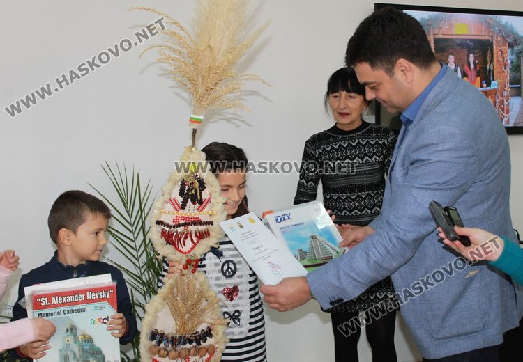 Връчиха голямата награда в конкурса за сурвачки в Димитровград