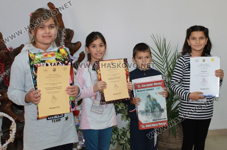 Връчиха голямата награда в конкурса за сурвачки в Димитровград