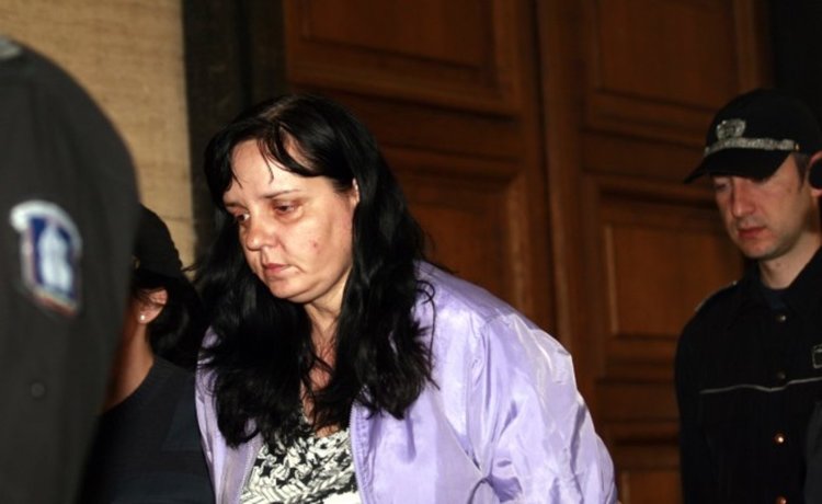 Нов скандал в съда по делото срещу акушерката, пребила бебе