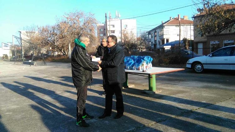 Любеновци вдигнаха купата на Коледния турнир