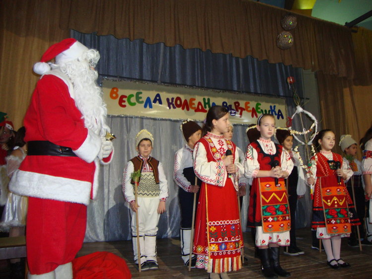 Кърджалийчета посрещнаха Дядо Коледа с детски празник в ОДК