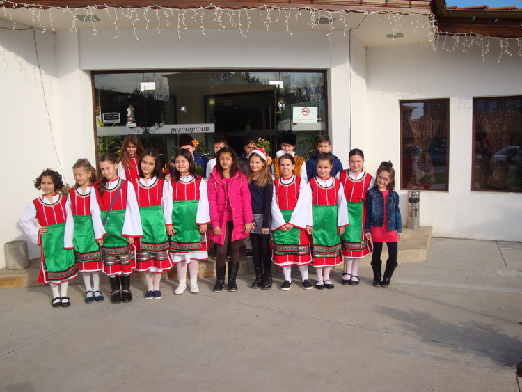 Пенсионери изпратиха старата и посрещнаха Новата година