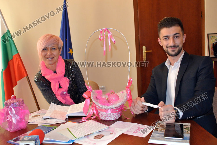 Фризьори и маникюристи с безплатни услуги за пострадали от рак на гърдата