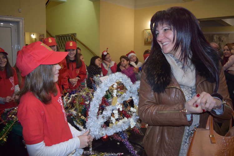 Кърджалийци отвориха сърцата си за малките Рая и Туана