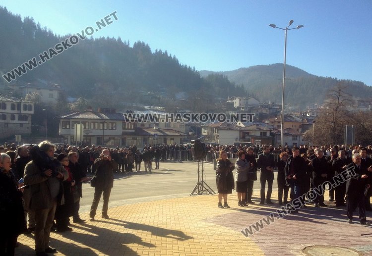 Бойко Борисов откри обходния път в Смолян, призова: "Съветвам ви всички да се молите само за мир! Омръзна ми да пиша съболезнователни телеграми" 