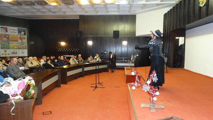 С песни и стихове пенсионери се върнаха в младостта