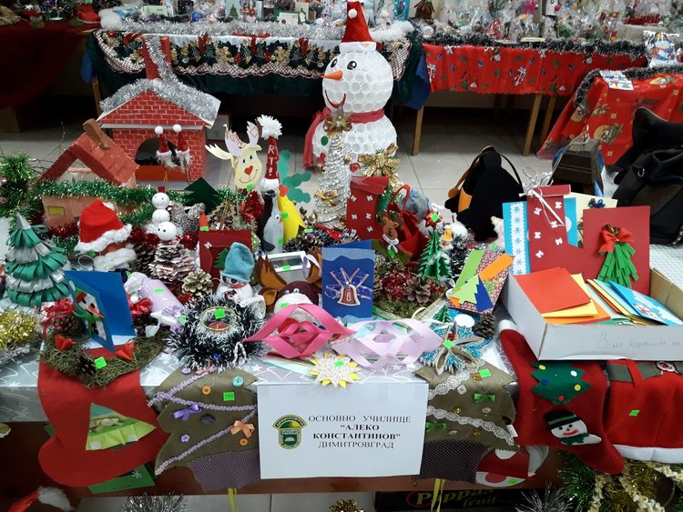 Алековци се включиха в Благотворителния базар в Областна администрация -Хасково