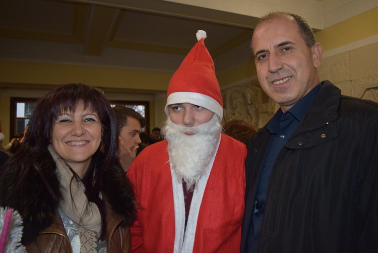 Кърджалийци отвориха сърцата си за малките Рая и Туана