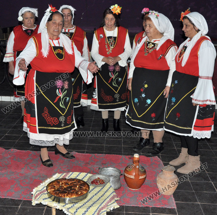 Добри гости полазници от Стамболийски посрещна фолклорната група от Узунджово на Игнажден