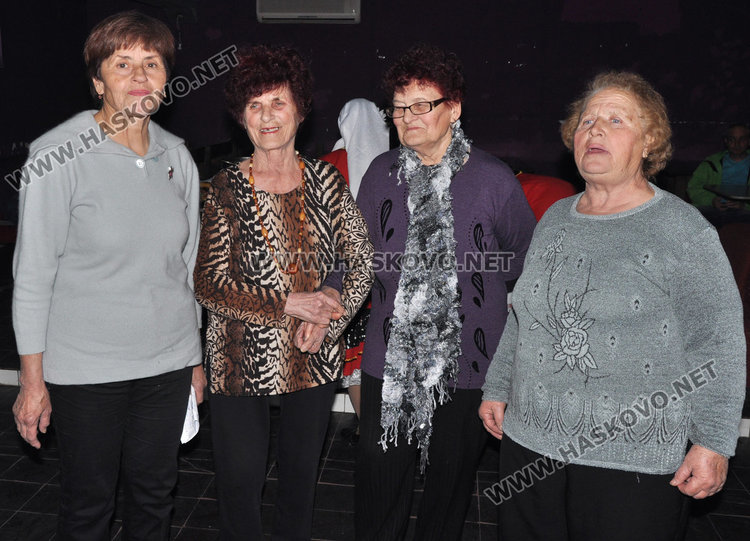 Добри гости полазници от Стамболийски посрещна фолклорната група от Узунджово на Игнажден