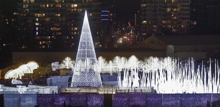 Коледен панаир на светлините във Ванкувър (видео)