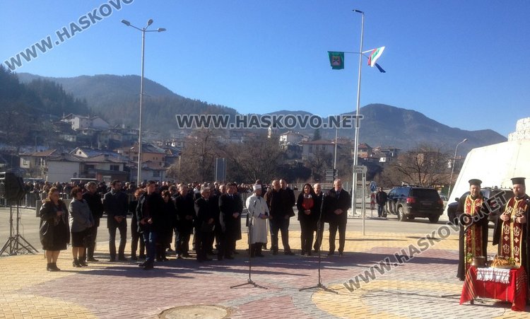 Бойко Борисов откри обходния път в Смолян, призова: "Съветвам ви всички да се молите само за мир! Омръзна ми да пиша съболезнователни телеграми" 