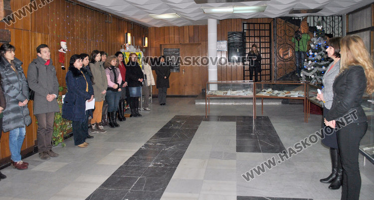 Показват Коледните обичаи в библиотеката, 200 нови читатели за 3 часа 