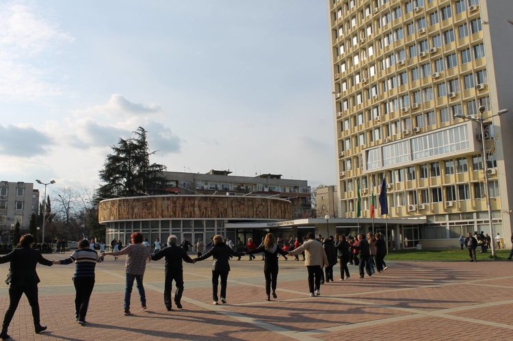 Две години "Хора за хората" в Димитровград, инициативата продължава и през 2017 г.