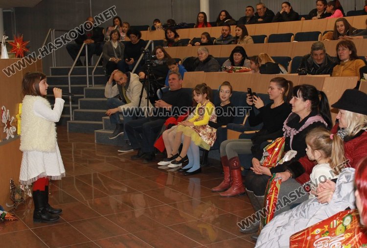 Наградиха победителите в конкурса за изработка на Коледна звезда