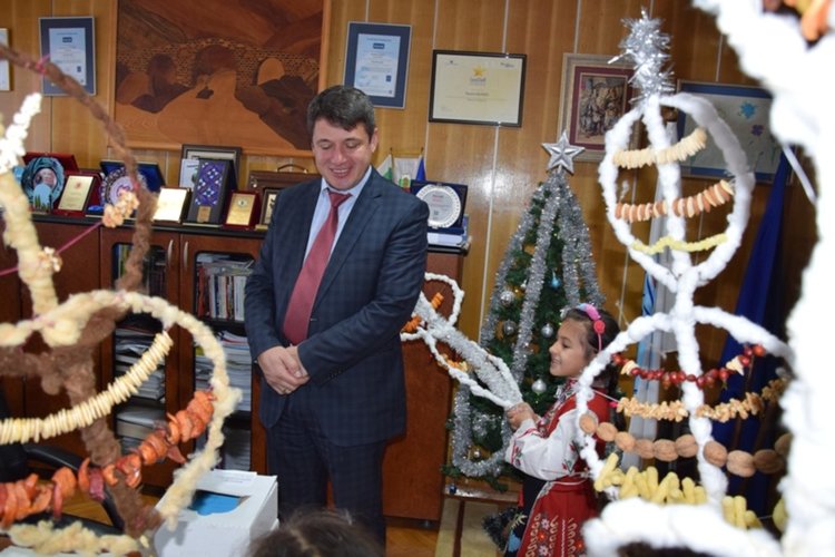 Деца сурвакаха Ресми Мурад за здраве и берекет