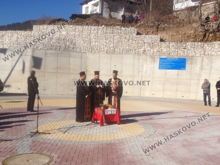 Бойко Борисов откри обходния път в Смолян, призова: "Съветвам ви всички да се молите само за мир! Омръзна ми да пиша съболезнователни телеграми" 