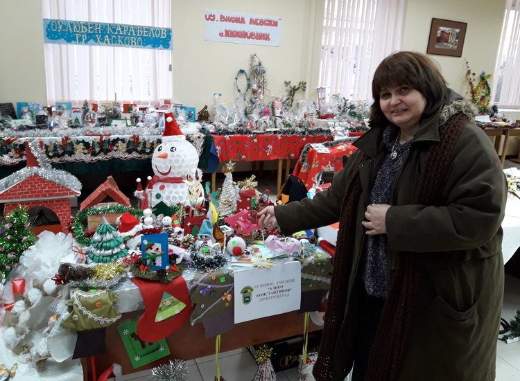 Учениците от ОУ“Алеко Константинов“ се включиха в Осмия традиционен Коледен базар, организиран от РУО и Областна администрация – Хасково