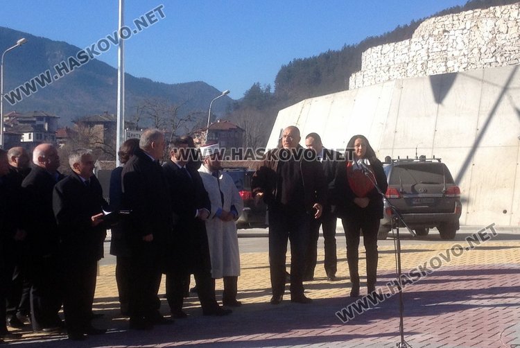 Бойко Борисов откри обходния път в Смолян, призова: "Съветвам ви всички да се молите само за мир! Омръзна ми да пиша съболезнователни телеграми" 