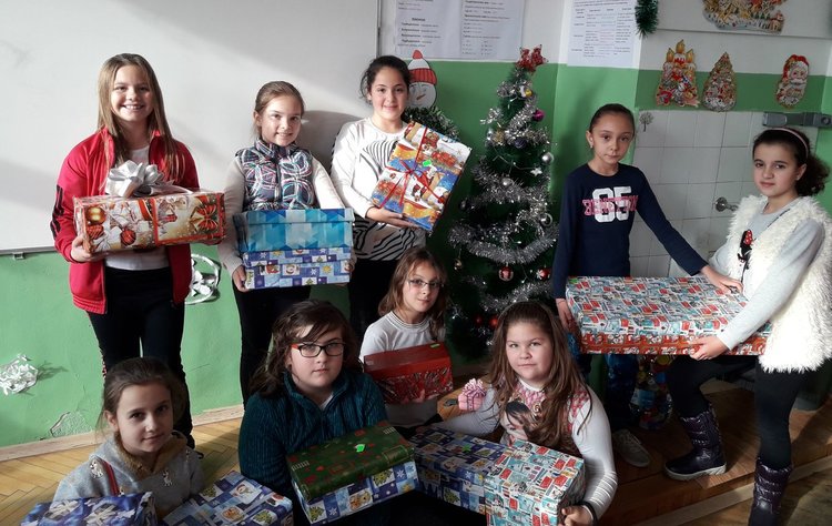 Алековци се включиха в Благотворителния базар в Областна администрация -Хасково