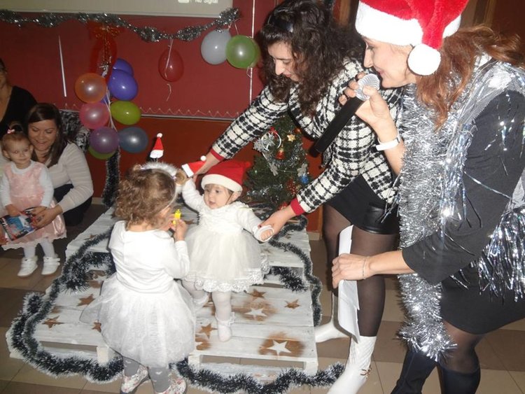 Жени социалистки дариха радост и забавление с детски конкурс „Мини мис Снежанка и мини мистър Коледа”