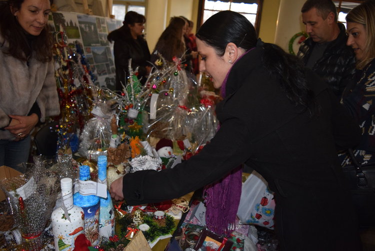 Кърджалийци отвориха сърцата си за малките Рая и Туана