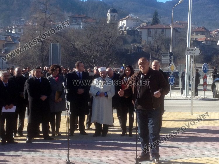 Бойко Борисов откри обходния път в Смолян, призова: "Съветвам ви всички да се молите само за мир! Омръзна ми да пиша съболезнователни телеграми" 