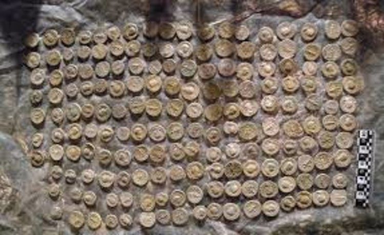 Повдигнаха обвинения на иманярска група, шетала и в Хасковско