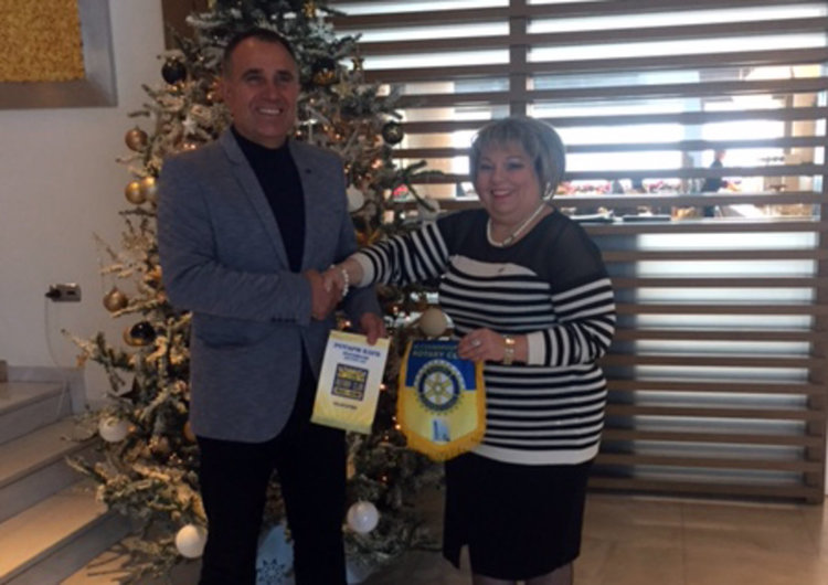 Официална размяна на флагчета