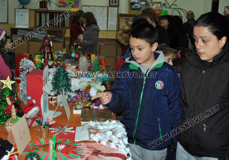 Родители изкупиха благотворителен коледен базар за минути