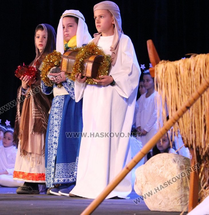 Славейковци представиха Рождество Христово в Коледен спектакъл