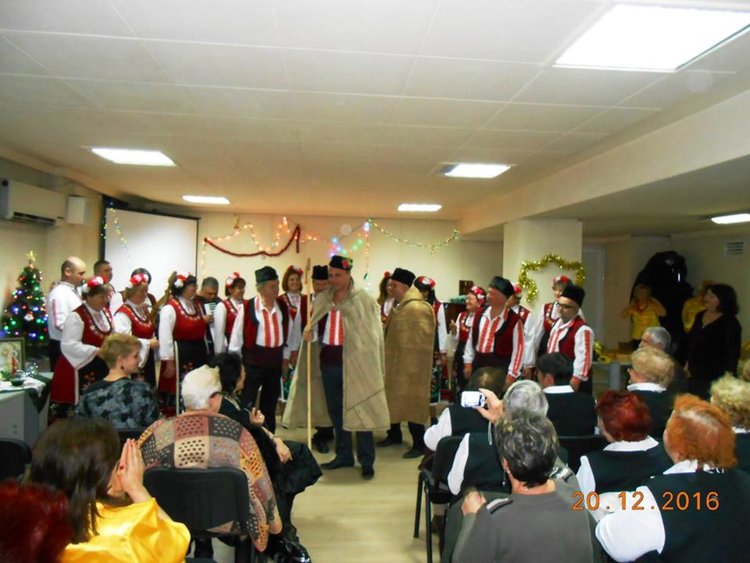 Анасмбъл "Първомай" показа класа на коледен концерт в Пловдив