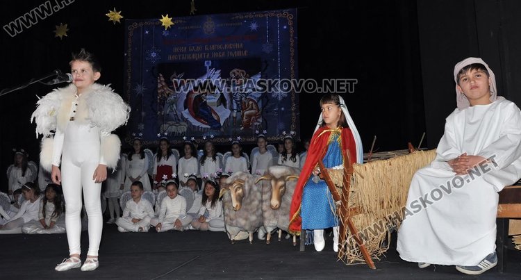 Славейковци представиха Рождество Христово в Коледен спектакъл