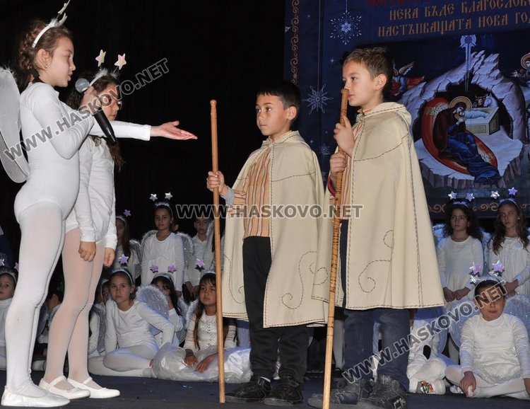 Славейковци представиха Рождество Христово в Коледен спектакъл