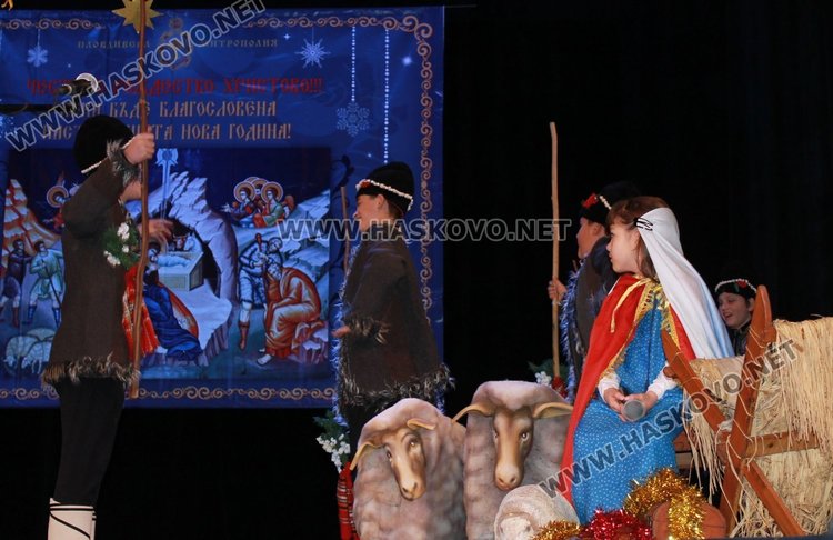 Славейковци представиха Рождество Христово в Коледен спектакъл