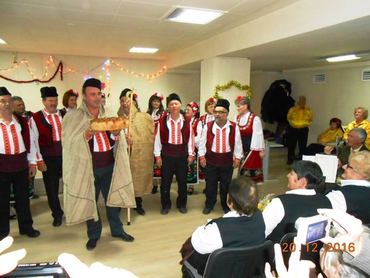 Анасмбъл "Първомай" показа класа на коледен концерт в Пловдив